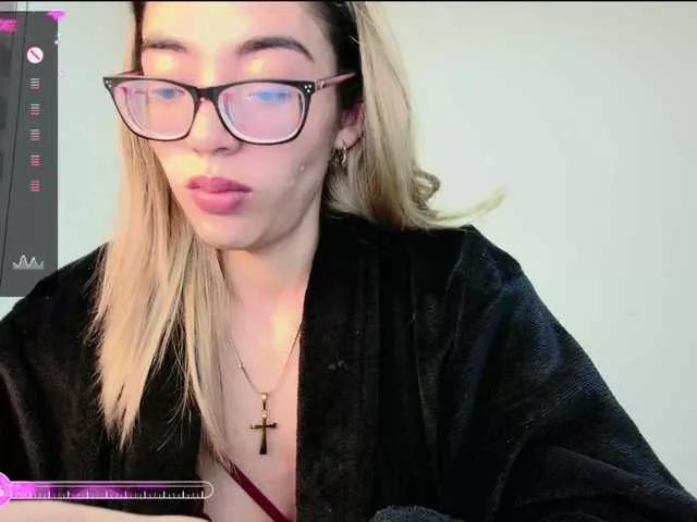 Charlotte-glasses on BongaCams 