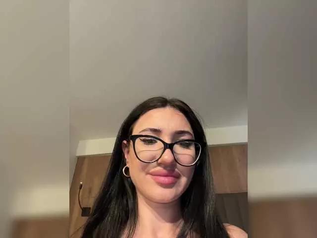 Chiaralovee on BongaCams 