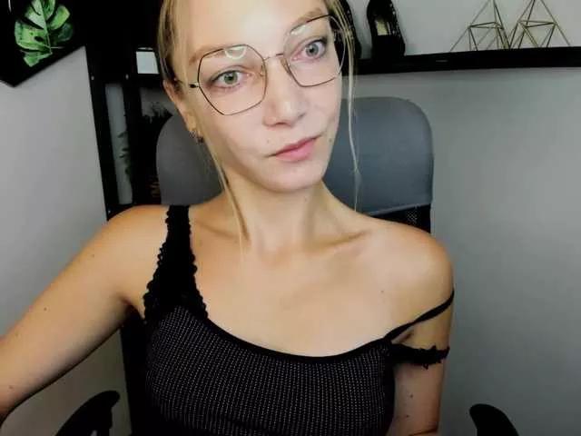 EmillyExtasy on BongaCams 