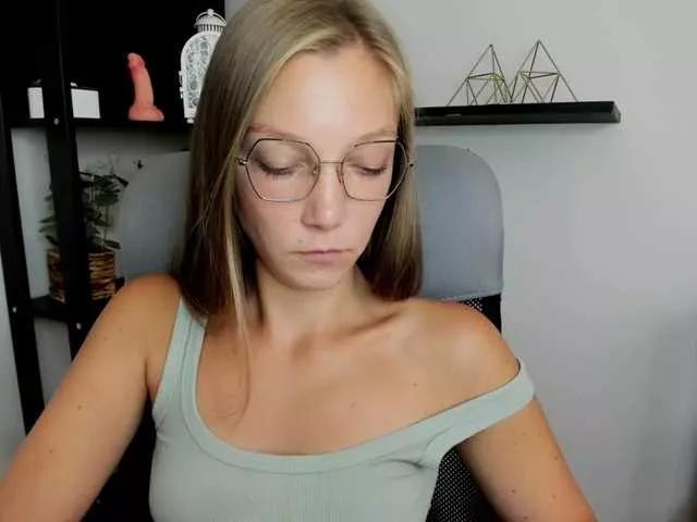 EmillyExtasy on BongaCams 