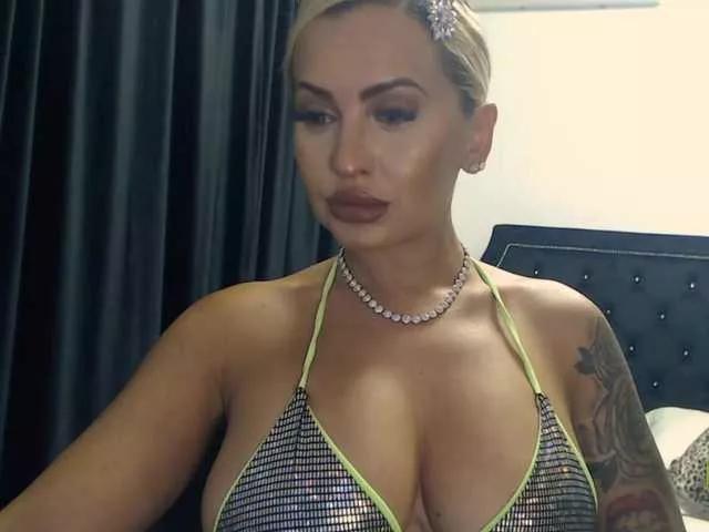 lovelyblondyx on BongaCams 