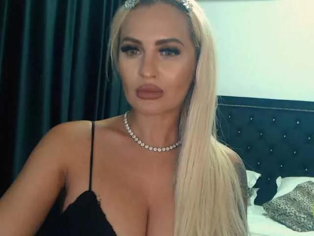 lovelyblondyx on BongaCams 