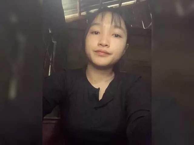 Melyy22 on BongaCams 