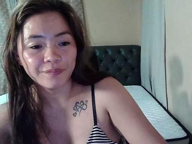 Wildhotsinglemom69 on BongaCams 