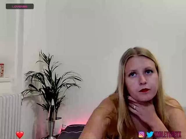 xmileygreyx on BongaCams 