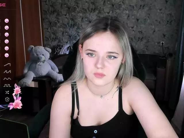 your-small-bunny on BongaCams 