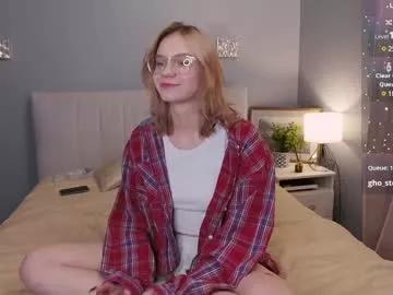 emiliacourtney on Chaturbate 